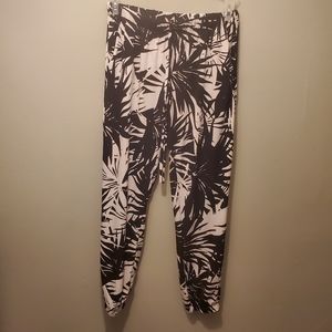 SololaFe Black and White Tropical Womens Capri (L)